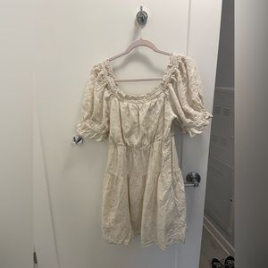 Cream Old Navy dress with flower details